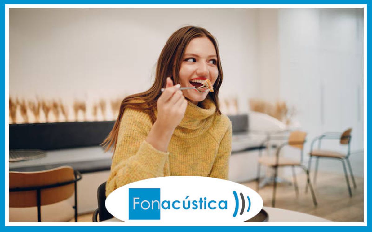 Mujer comiendo
